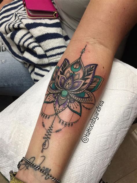 mandala tattoo frauen|More.